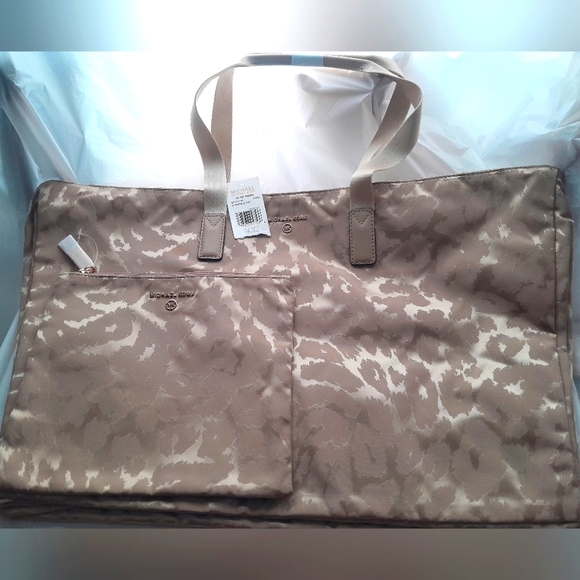MICHAEL Michael Kors Handbags - New Michael Kors Jet Set Extra Large Packable Tote & Matching Travel Pouch NWT